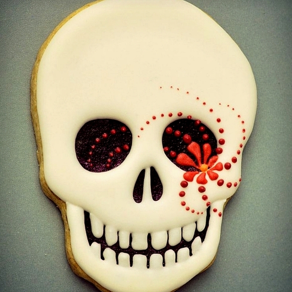 Gaint Skull Cookie Cutter 8' inches - Picture 5 of 14